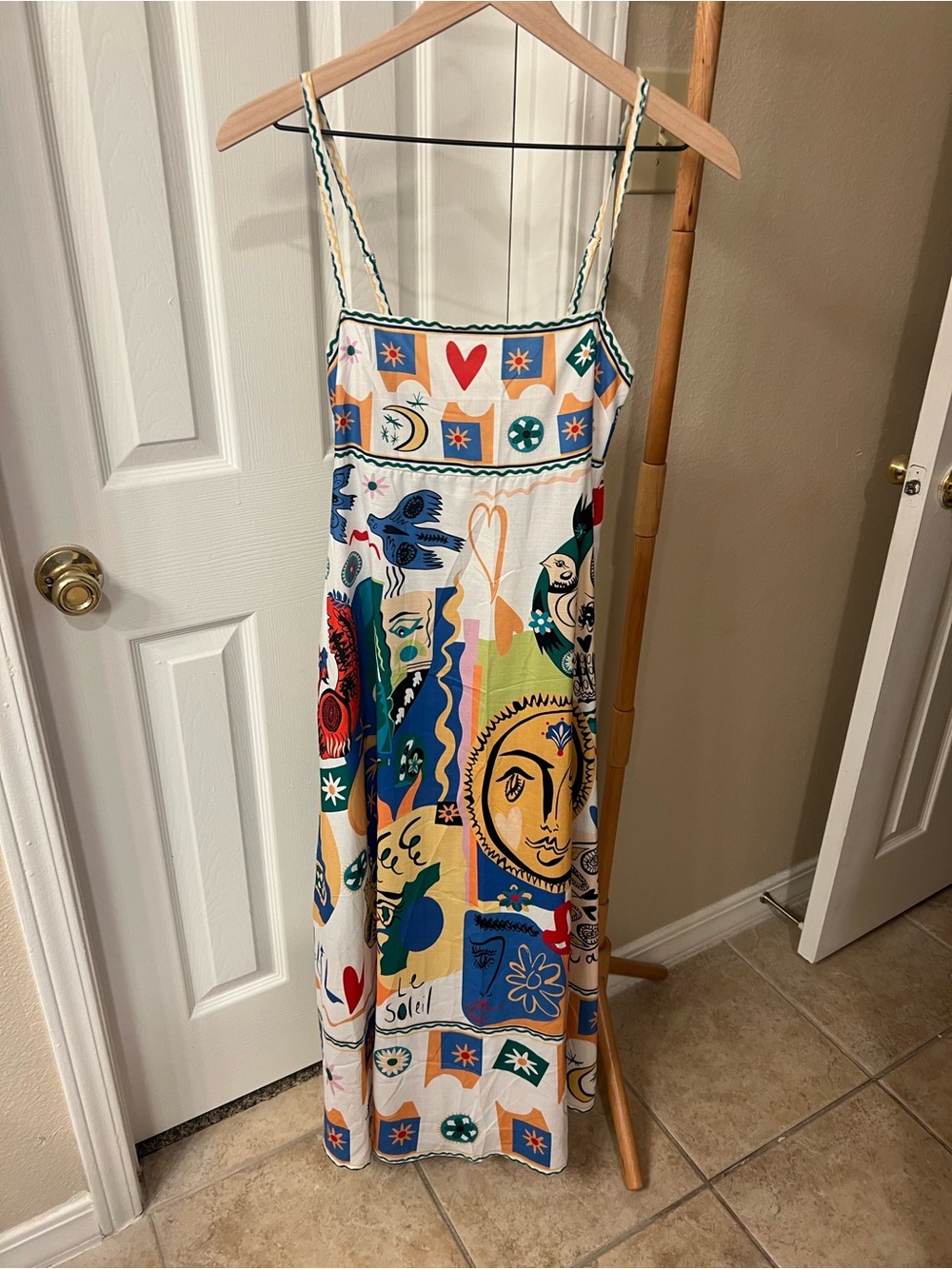 Sleeveless Multicolor Graphic Maxi Dress - Sun & Heart Print